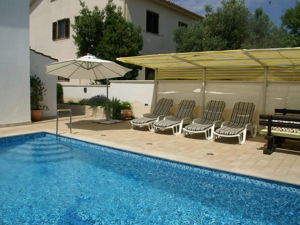 Comfy Apartment In Vinkuran With The Beach Nearby Medulin