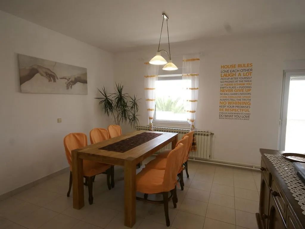 Comfy Apartment In Vinkuran With The Beach Nearby Medulin Horvátország