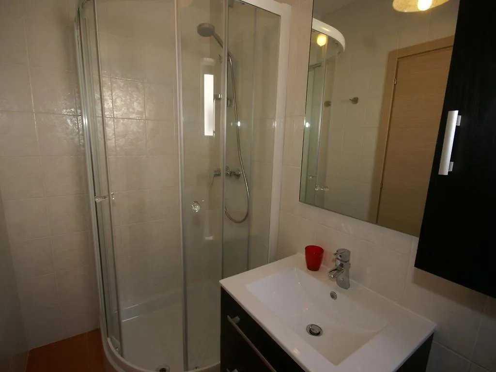 Comfy Apartment In Vinkuran With The Beach Nearby Medulin
