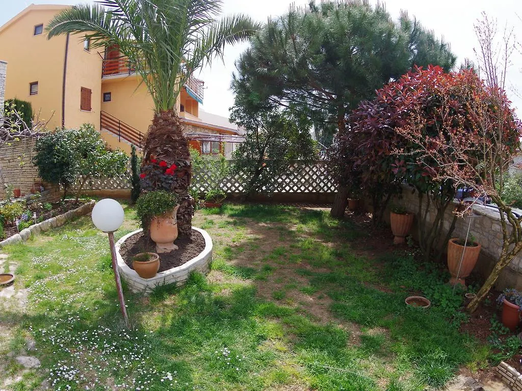 Comfy Apartment In Vinkuran With The Beach Nearby Medulin Horvátország
